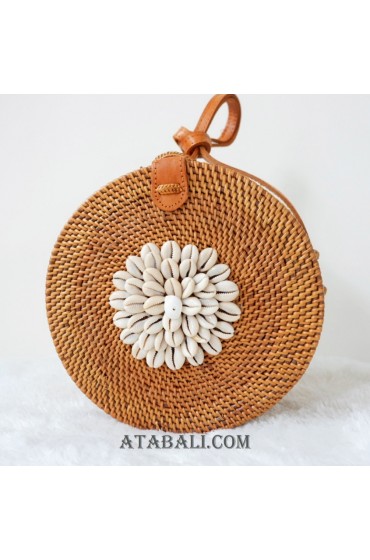 rattan circle sling bags with cowrie shells flower decoration